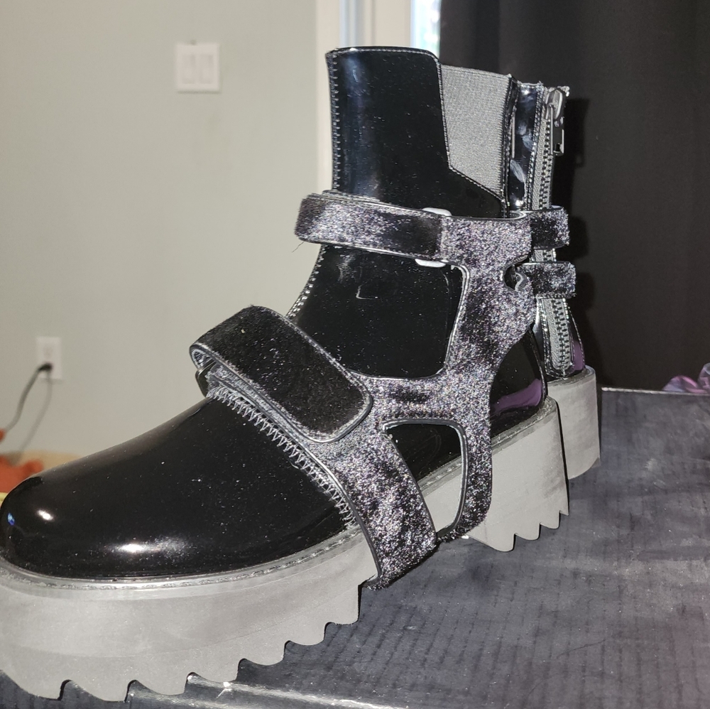 NIB Dolls Kill Bad Ass Velvet , And Sexy Black Vinyl Combat Boots - Picture 4 of 10
